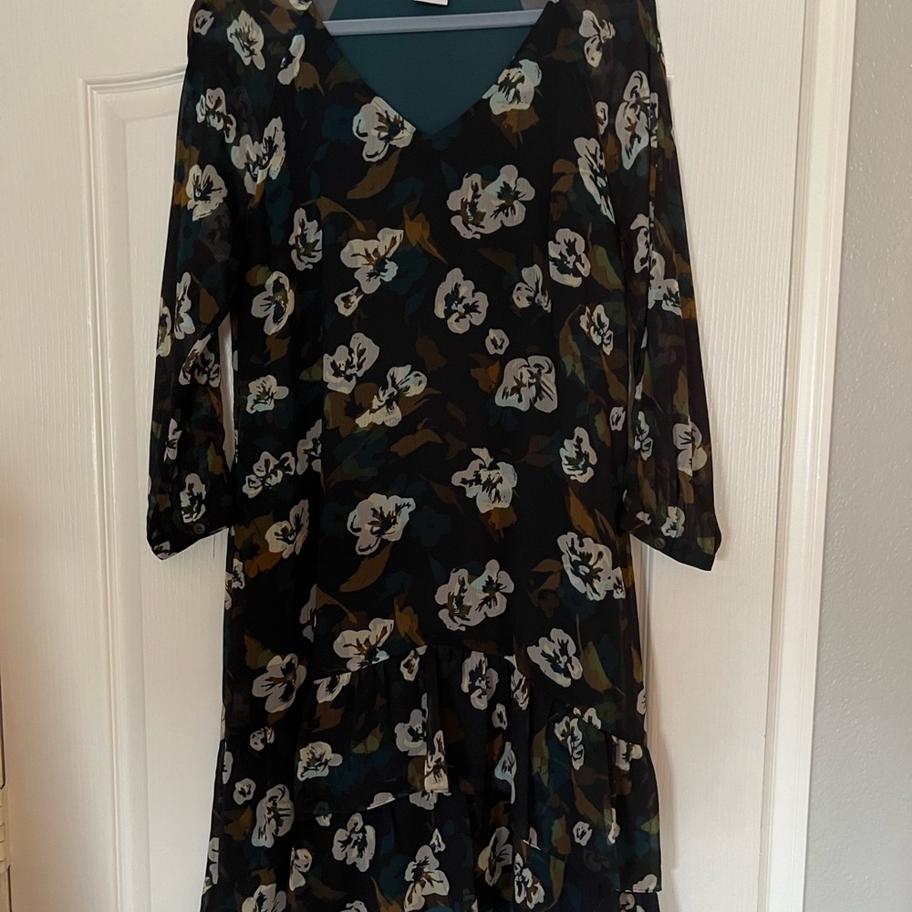 Cabi dress #3460. Fully lined dress with tie belt.